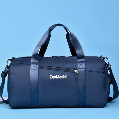 L'ultima borsa della palestra di fine settimana mette in mostra la borsa di Duffle con la tasca bagnata del compartimento della scarpa