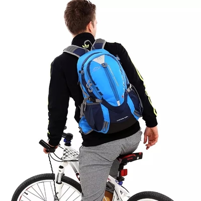 Gli sport all'aperto d'escursione impermeabili del bene durevole dello zaino della vetta di svago dello zaino di viaggio insaccano per gli uomini