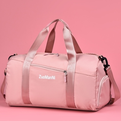 L'ultima borsa della palestra di fine settimana mette in mostra la borsa di Duffle con la tasca bagnata del compartimento della scarpa