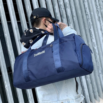 L'ultima borsa della palestra di fine settimana mette in mostra la borsa di Duffle con la tasca bagnata del compartimento della scarpa