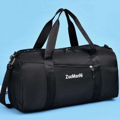 L'ultima borsa della palestra di fine settimana mette in mostra la borsa di Duffle con la tasca bagnata del compartimento della scarpa