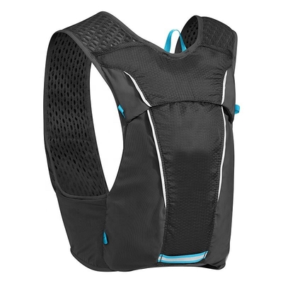 Gli sport dello zaino dell'acqua corrente della bicicletta trascinano il pacchetto di idratazione che esegue la borsa della maglia