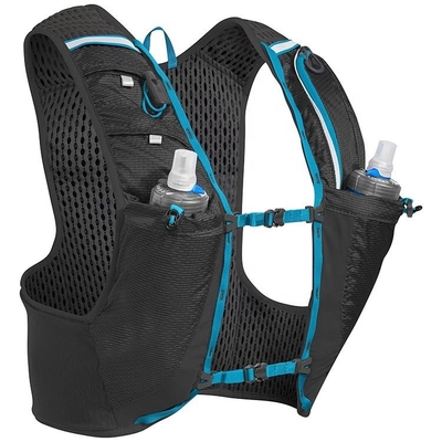 Gli sport dello zaino dell'acqua corrente della bicicletta trascinano il pacchetto di idratazione che esegue la borsa della maglia