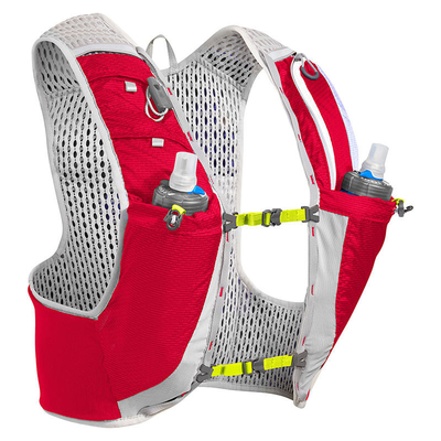 Gli sport dello zaino dell'acqua corrente della bicicletta trascinano il pacchetto di idratazione che esegue la borsa della maglia